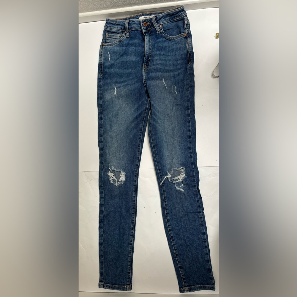 Forever 21 stretch high rise skinny jeans with holes in knees stretchy size 26